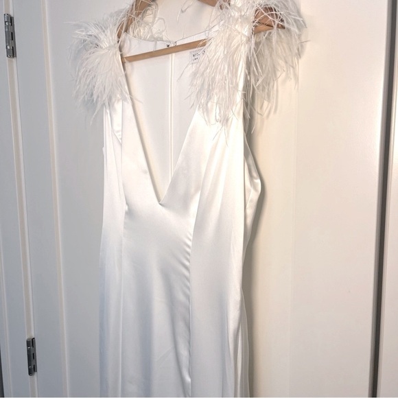 Mac Duggal White Feather Gown - Picture 2 of 16